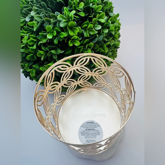 Bath & Body Works Vine Leaf Pedestal 3-Wick Candle Holder -gently used - Picture 4 of 5